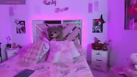 Snapshot of karly_moonn chatting on September 16, 1:51 am Karly Moonns online show from September 16, 1:51 am