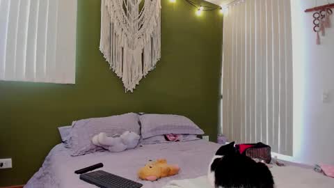 Karlye online show from December 16, 7:20 pm