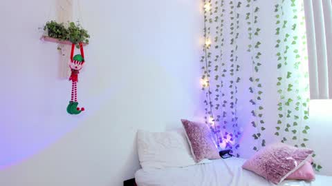 Snapshot of karlye_5 chatting on December 24, 3:26 pm Karlye online show from December 24, 3:26 pm