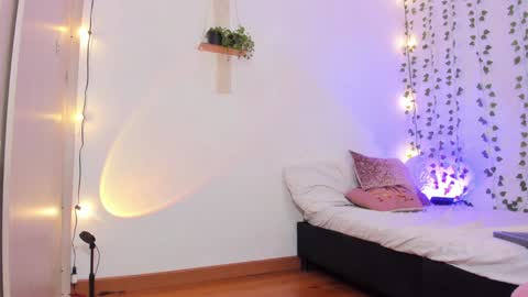 Snapshot of karlye_5 chatting on December 10, 5:55 pm Karlye online show from December 10, 5:55 pm