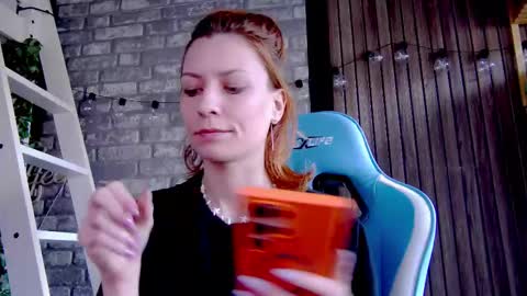 Snapshot of karoline121 chatting on March 3, 11:22 am karoline121 online show from March 3, 11:22 am
