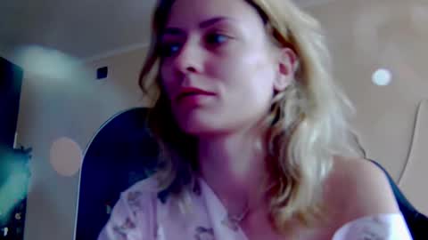 karoline121 online show from October 17, 6:39 am