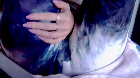 Snapshot of karoline121 chatting on February 26, 8:06 am karoline121 online show from February 26, 8:06 am