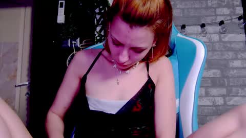 Snapshot of karoline121 chatting on March 6, 8:48 pm karoline121 online show from March 6, 8:48 pm