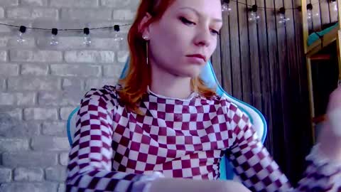 Snapshot of karoline121 chatting on February 25, 8:36 am karoline121 online show from February 25, 8:36 am