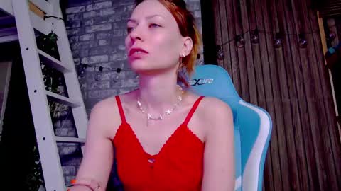 Snapshot of karoline121 chatting on March 5, 4:13 am karoline121 online show from March 5, 4:13 am