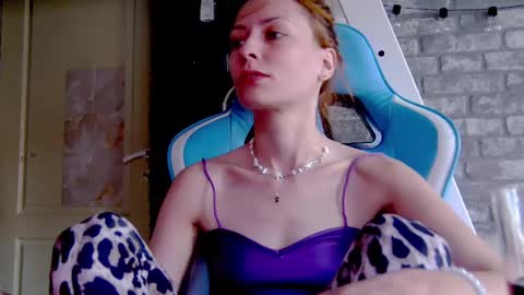 Snapshot of karoline121 chatting on March 11, 10:29 am karoline121 online show from March 11, 10:29 am