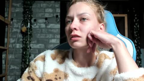 Snapshot of karoline121 chatting on September 14, 6:31 pm karoline121 online show from September 14, 6:31 pm