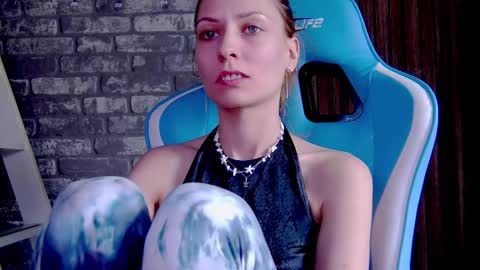 Snapshot of karoline121 chatting on February 26, 2:16 pm karoline121 online show from February 26, 2:16 pm