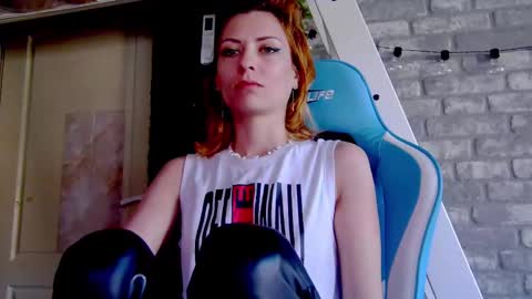 Snapshot of karoline121 chatting on March 9, 7:56 am karoline121 online show from March 9, 7:56 am