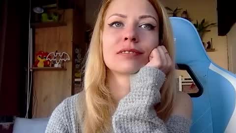 karoline121 online show from March 7, 8:58 am