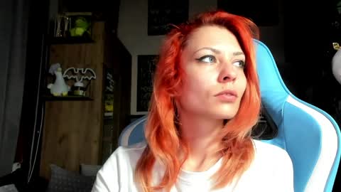 karoline121 online show from April 16, 9:50 pm