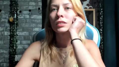 Snapshot of karoline121 chatting on September 16, 6:55 pm karoline121 online show from September 16, 6:55 pm