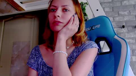 Snapshot of karoline121 chatting on March 10, 12:06 pm karoline121 online show from March 10, 12:06 pm
