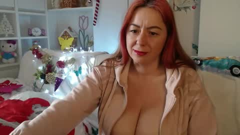 Snapshot of karolynesyera chatting on February 14, 2:44 pm karolynesyera online show from February 14, 2:44 pm