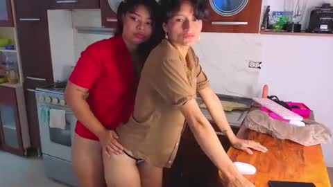 Snapshot of kasandraandsilvii chatting on October 28, 2:07 pm kasandraandsilvii online show from October 28, 2:07 pm