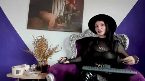 Miss K. online show from May 11, 3:18 pm