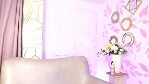 Snapshot of kassianoir_ chatting on February 17, 11:33 pm Kasi online show from February 17, 11:33 pm