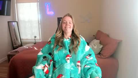 Kitty Kat online show from December 1, 9:39 pm