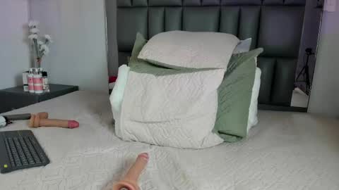kataleya_west online show from June 5, 9:09 pm