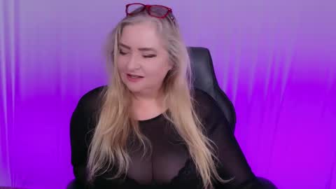 Snapshot of katdsinclair chatting on February 17, 2:28 pm Kat D Sinclair online show from February 17, 2:28 pm