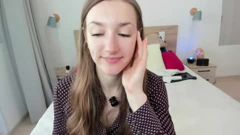 kate_redgar online show from June 3, 2:33 pm