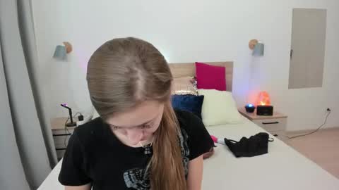 kate_redgar online show from February 21, 1:47 pm