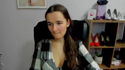 Kate  online show from October 12, 1:59 pm