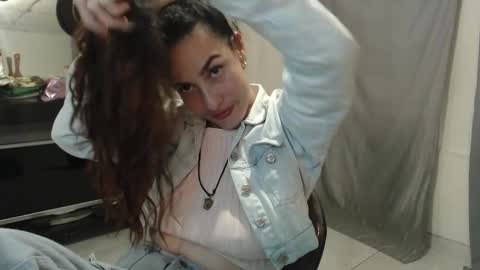 Snapshot of katehathor8 chatting on December 7, 6:26 am kate keith but here i prefer My Goddess independient model online show from December 7, 6:26 am