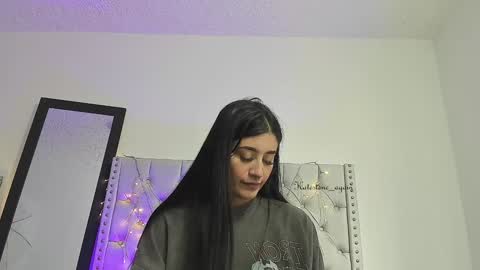 love meeee online show from October 14, 6:11 pm