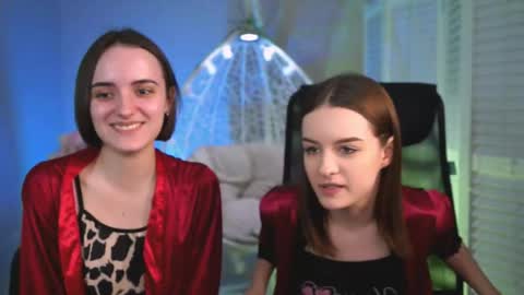 katewillows online show from April 4, 4:30 am