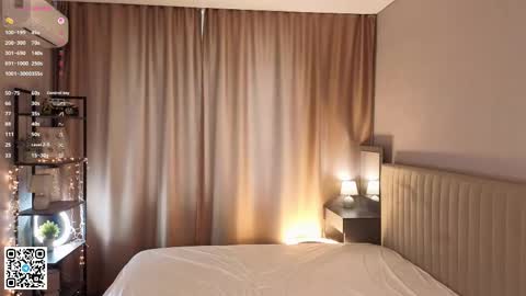 Lola online show from April 12, 7:45 am