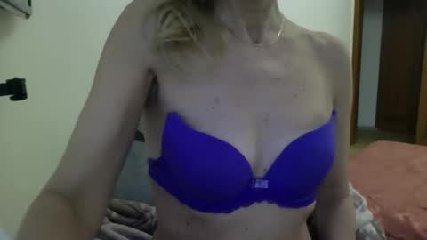 Snapshot of katia888 chatting on March 3, 2:17 pm katia888 online show from March 3, 2:17 pm