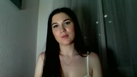 katie_foxi online show from June 2, 10:45 pm