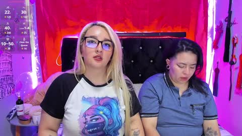 Snapshot of katieeandsharon chatting on February 5, 7:39 am SHARON KATIEE online show from February 5, 7:39 am