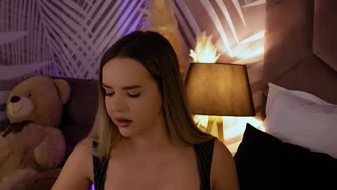 KatJolie online show from October 21, 7:50 pm