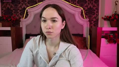 katy_st_james online show from February 1, 4:42 am