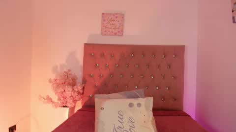 Snapshot of katy_van chatting on September 12, 7:10 am Katy Van online show from September 12, 7:10 am