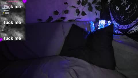 Snapshot of kawai_kittypussy chatting on February 6, 6:18 am Mia online show from February 6, 6:18 am