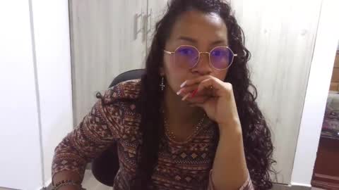 Snapshot of kawit1 chatting on February 21, 1:33 pm Khawit online show from February 21, 1:33 pm