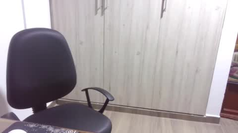 Snapshot of kawit1 chatting on February 10, 6:09 am Khawit online show from February 10, 6:09 am