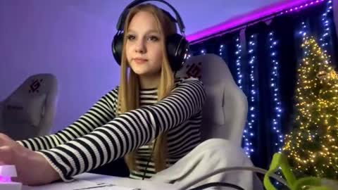 Amia online show from January 14, 5:43 pm