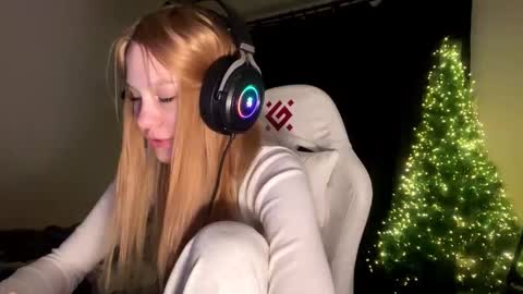 Amia online show from February 7, 6:33 pm