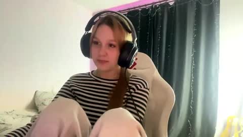 Amia online show from April 17, 9:50 pm