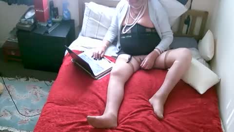 kayeisacd2 online show from October 10, 8:53 am