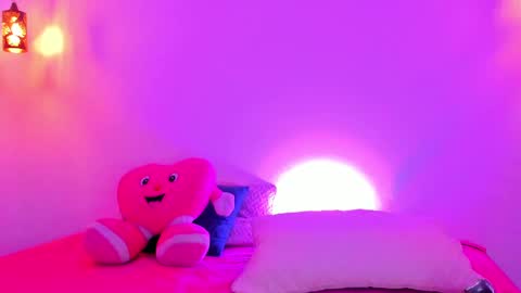      K A Y L A      online show from September 25, 3:19 pm