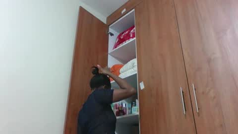 kaylar online show from April 13, 5:39 pm