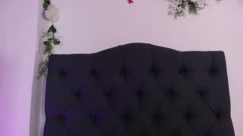 kaylee_lee online show from April 15, 4:27 am