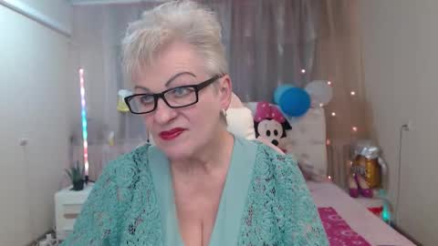 kaylesmoll online show from October 2, 6:50 pm