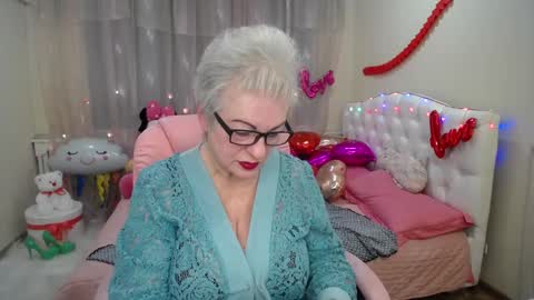 kaylesmoll online show from February 5, 8:14 pm